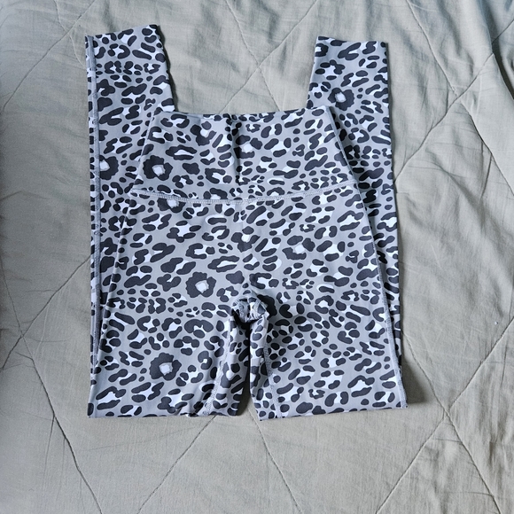 AERIE Offline leggings 7/8 Cheetah Grey White XS AE - Picture 2 of 7